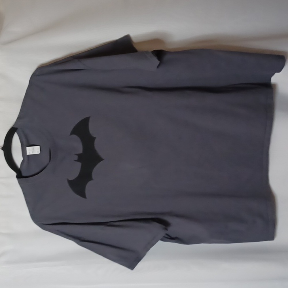 Gray Batman Short Sleeve Crew Neck T-shirt. Size 5XL